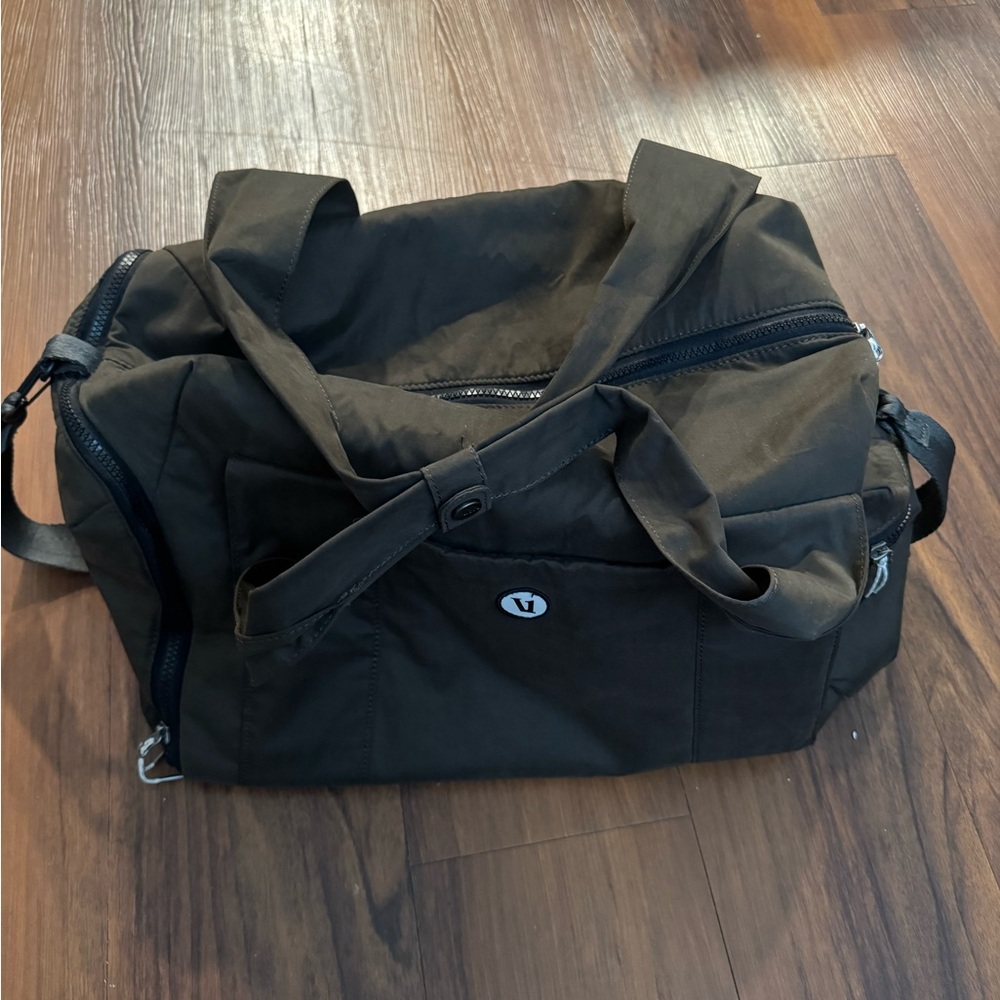 Vuori travel gym duffel bag